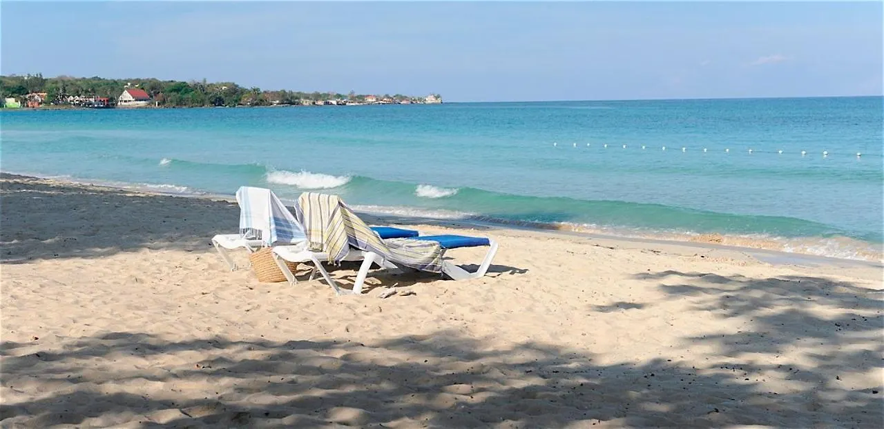 Coral Seas Beach Negril Hotel